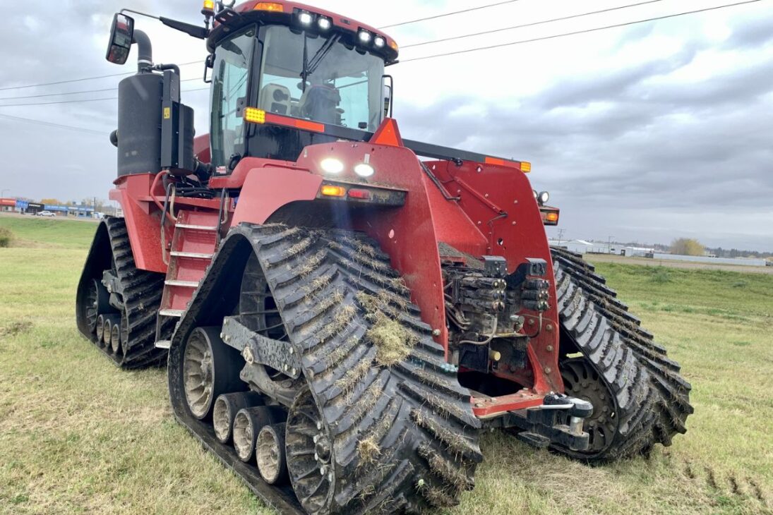 El Mayor Tractor Fabricado En Brasil Tiene 682 Caballos, Pesa Más De 24 Toneladas Y Nació En Piracicaba Para Dominar El Campo