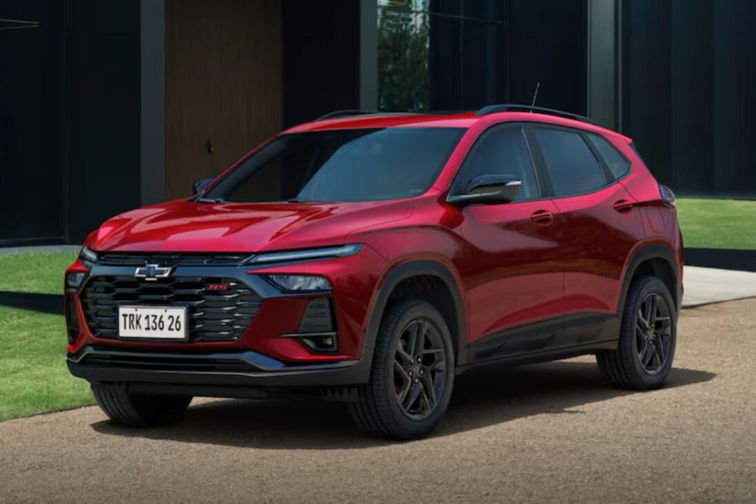 El nuevo Chevrolet Tracker 2026 tiene faros divididos, interior más sofisticado y revela la apuesta de GM para continuar en la liderazg del segmento