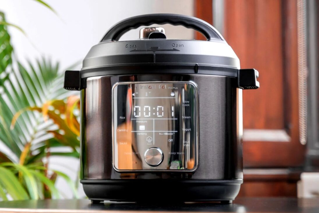 Olla eléctrica inteligente que sustituye 10 aparatos y se conecta al Wi-Fi llega a Brasil