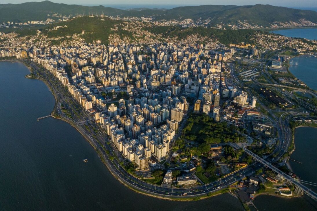 ¿Por Qué Tanta Gente Elige Vivir En Santa Catarina?