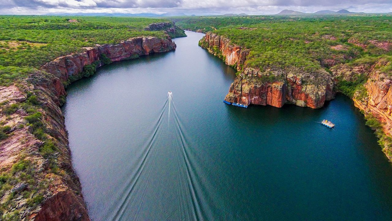 Cañón de Xingó en el Río São Francisco, municipio de Delmiro Gouveia, Alagoas.
