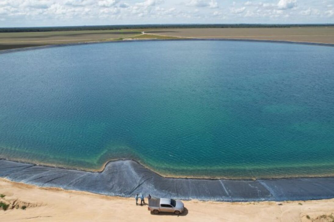 Revolución en el campo: embalses inteligentes reducen pérdidas de agua en 98% y salvan el agronegocio