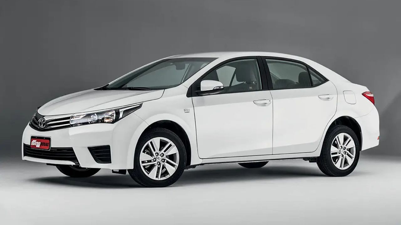 Toyota Corolla GLi 1.8: sedã médio com motor forte.