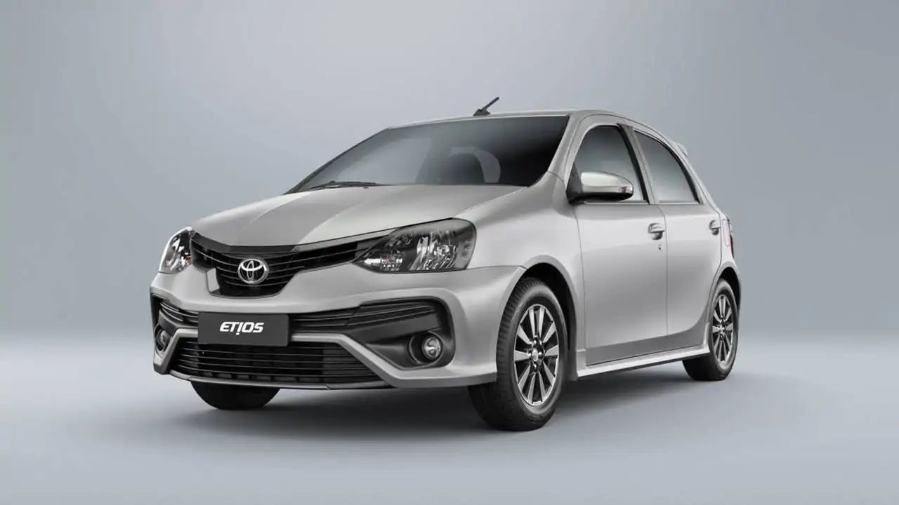 El Toyota Etios 2019 es criticado por el diseño, pero elogiado por la mecánica confiable. Descubre si el hatch todavía es una buena compra en 2024.