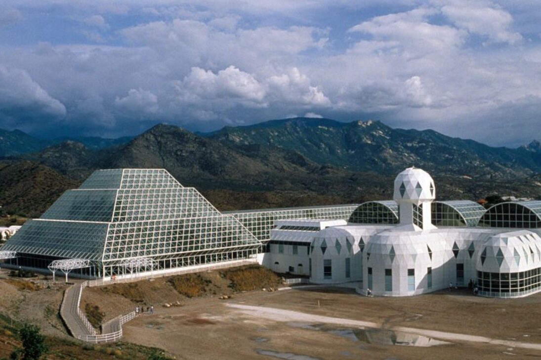 Encerraron a 8 personas en una mini-Tierra durante 2 años: lo que salió mal revela lo que estamos haciendo con el planeta