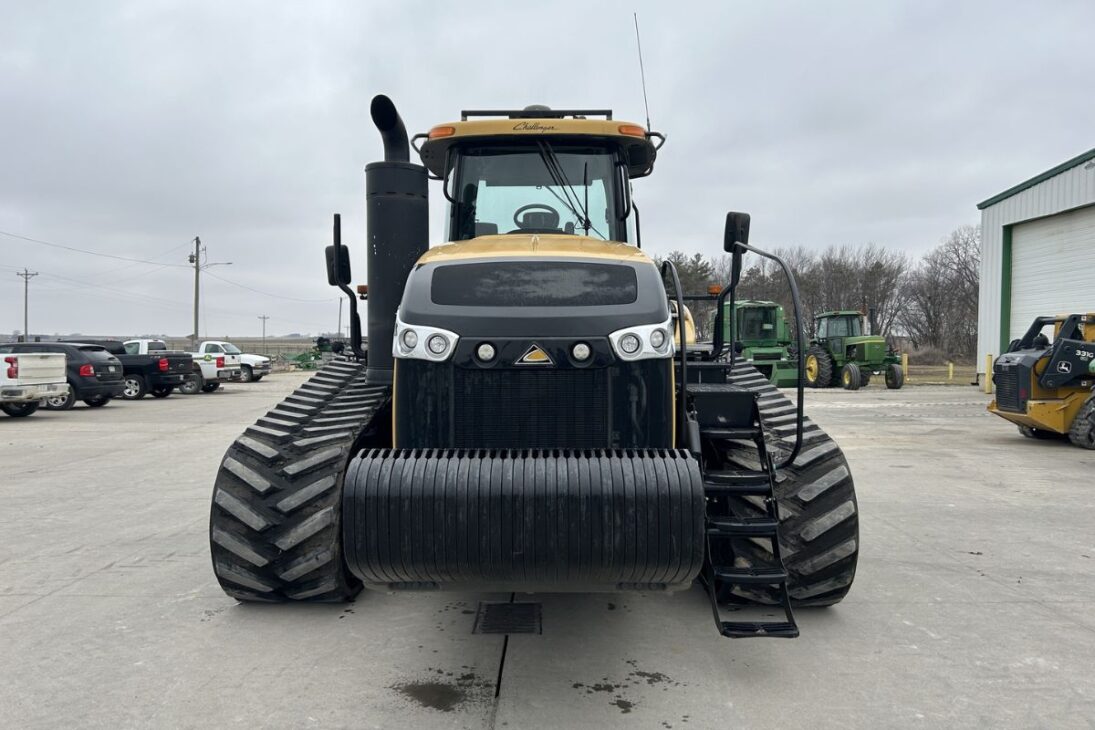 Tractor de 19 toneladas, motor de 637 cv, consume 1.249 L de diésel y entrega 2.840 Nm de par en el campo