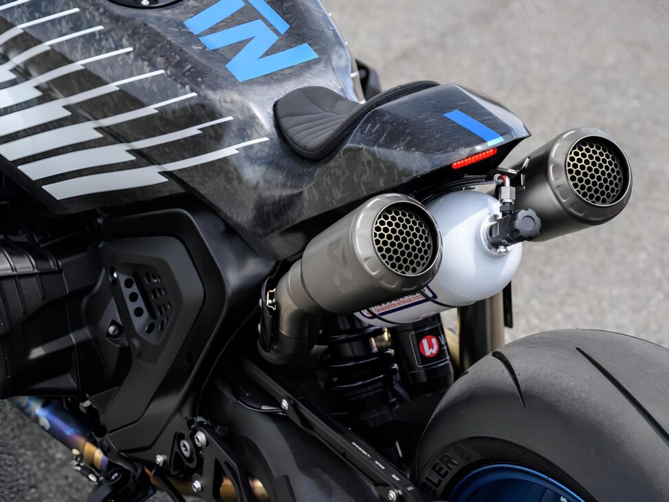 Con 1.300 cilindradas, torque máximo a 6.500 revoluciones, BMW crea la única moto con inyección de nitro y fibra de carbono del mundo - conoce la R 1300 R Titan