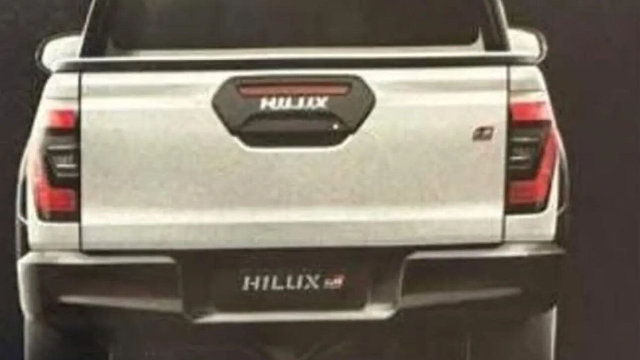 Imágenes de la Toyota Hilux 2026 filtran en Asia y revelan reestilización profunda, inspiración en el Land Cruiser y inédita motorización híbrida-leve. (Imagen: reproducción/@cars_secrets en Instagram)
