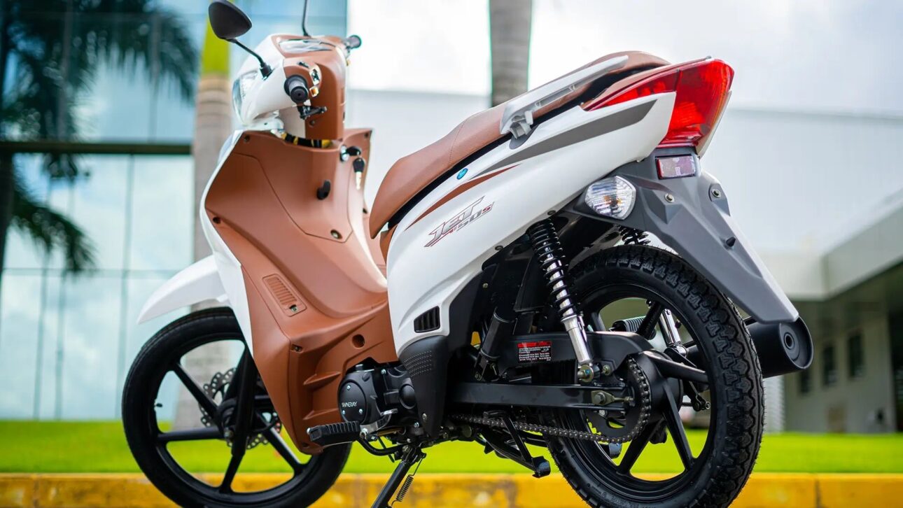 Descubre la Shineray Jet50s, la moto que no exige CNH, cuesta R$ 10 mil, hace 45 km/litro y ofrece movilidad con mantenimiento barato.