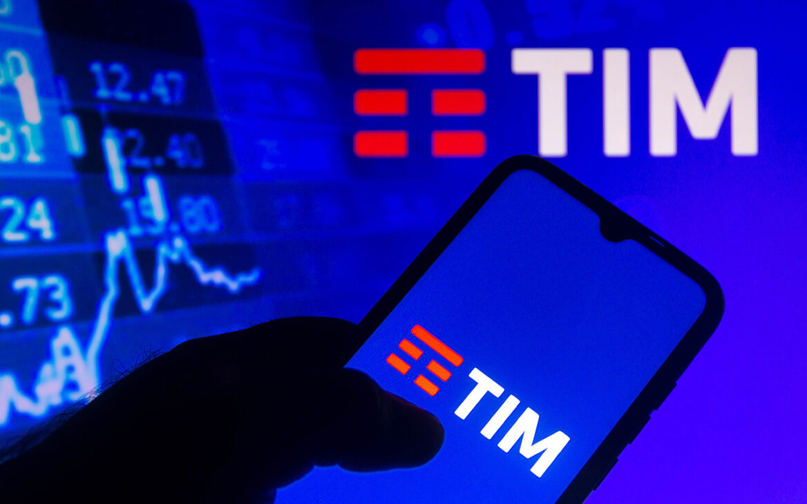 TIM amplía colaboración con Starlink y lleva internet gratuita a escuelas rurales, conectando áreas remotas y promoviendo inclusión digital en Brasil.