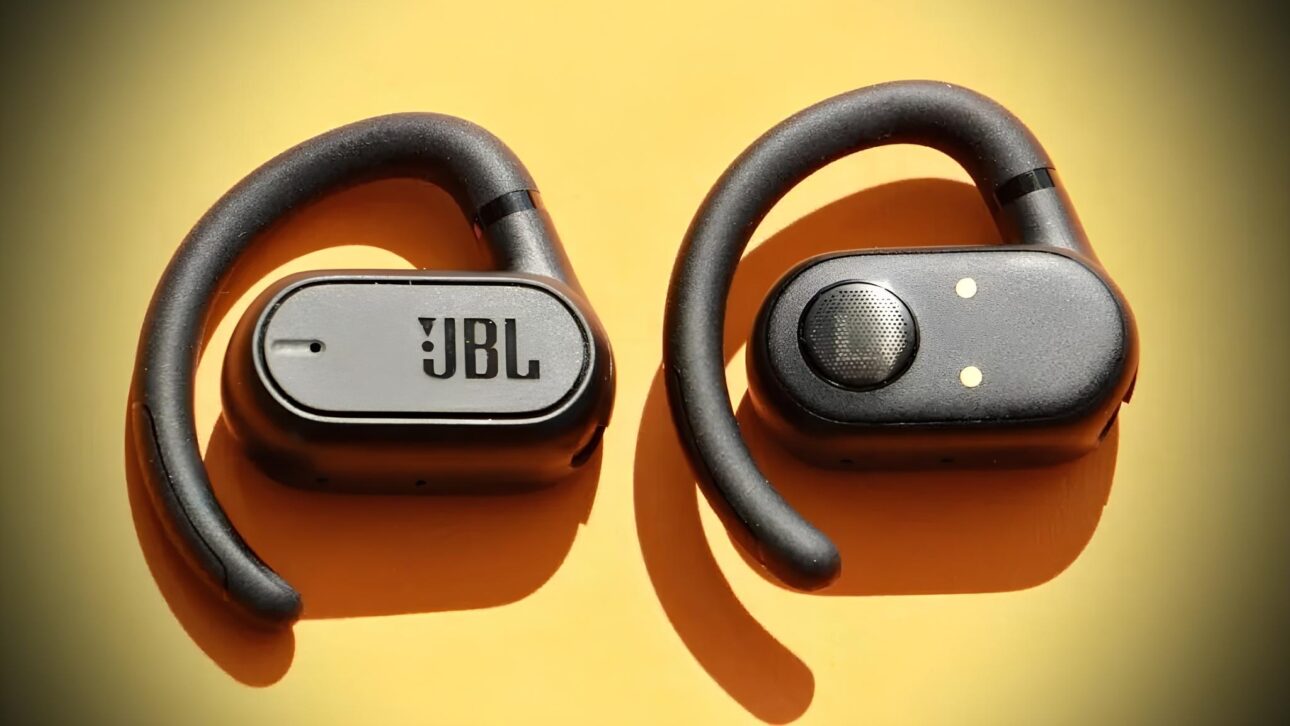 JBL lanza TWS Soundgear Sense en Brasil: auriculares con batería de hasta 24h, resistencia IP54 y precio sorprendente