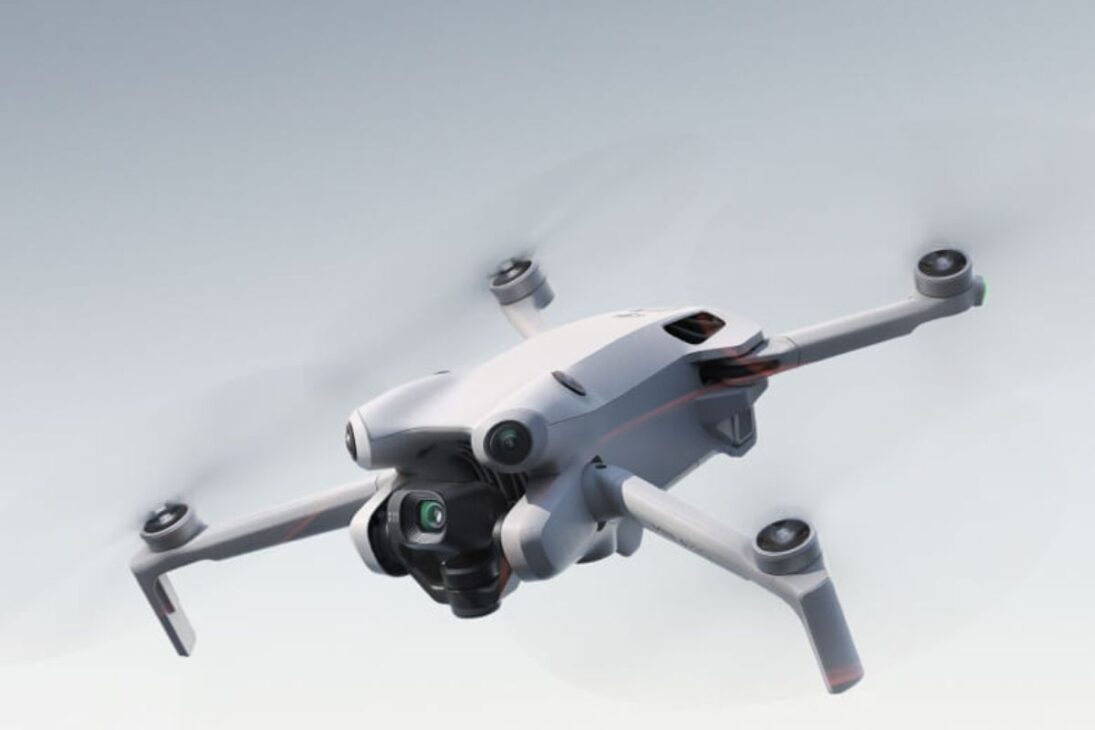 Pesando solo 249 gramos, el DJI Mini 4 Pro graba en 4K a 100fps, esquiva obstáculos en 360° y transmite video a 20 km de distancia