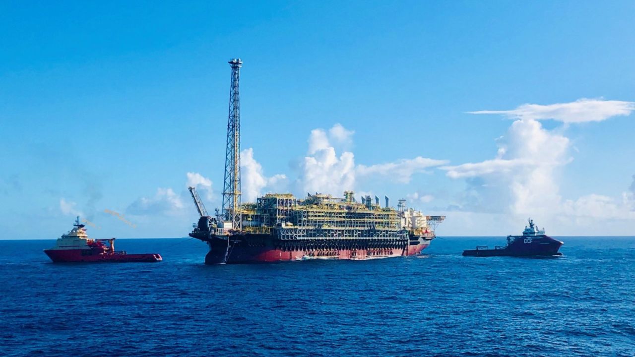 Navio-plataforma FPSO Carioca no campo de Sépia, no pré-sal de Santos 