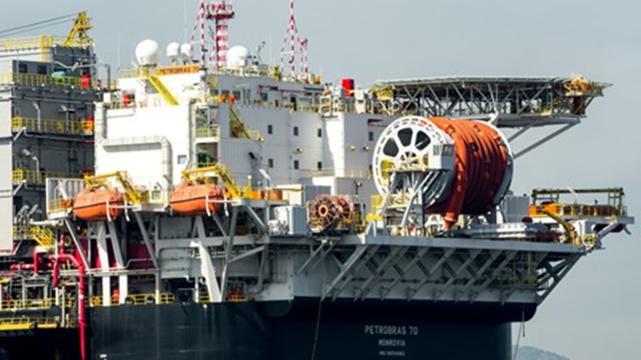 Plataforma P-70 possui capacidade para processar diariamente até 150 mil barris de óleo e tratar até 6 milhões de m³ de gás natural