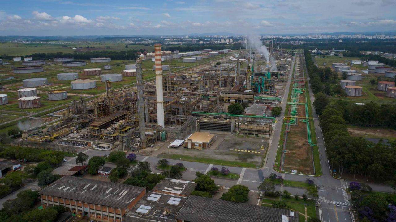 Refinaria em São José dos Campos (SP) atinge marcas inéditas na produção de querosene e diesel S10 e se destaca por desempenho operacional.