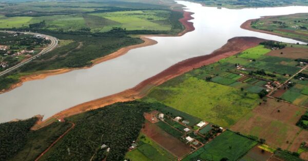 O rio que corre sob ameaça, mas ainda abastece a capital do Brasil: o rio Descoberto é responsável por 65% da água consumida no DF — e enfrenta pressão da expansão urbana 