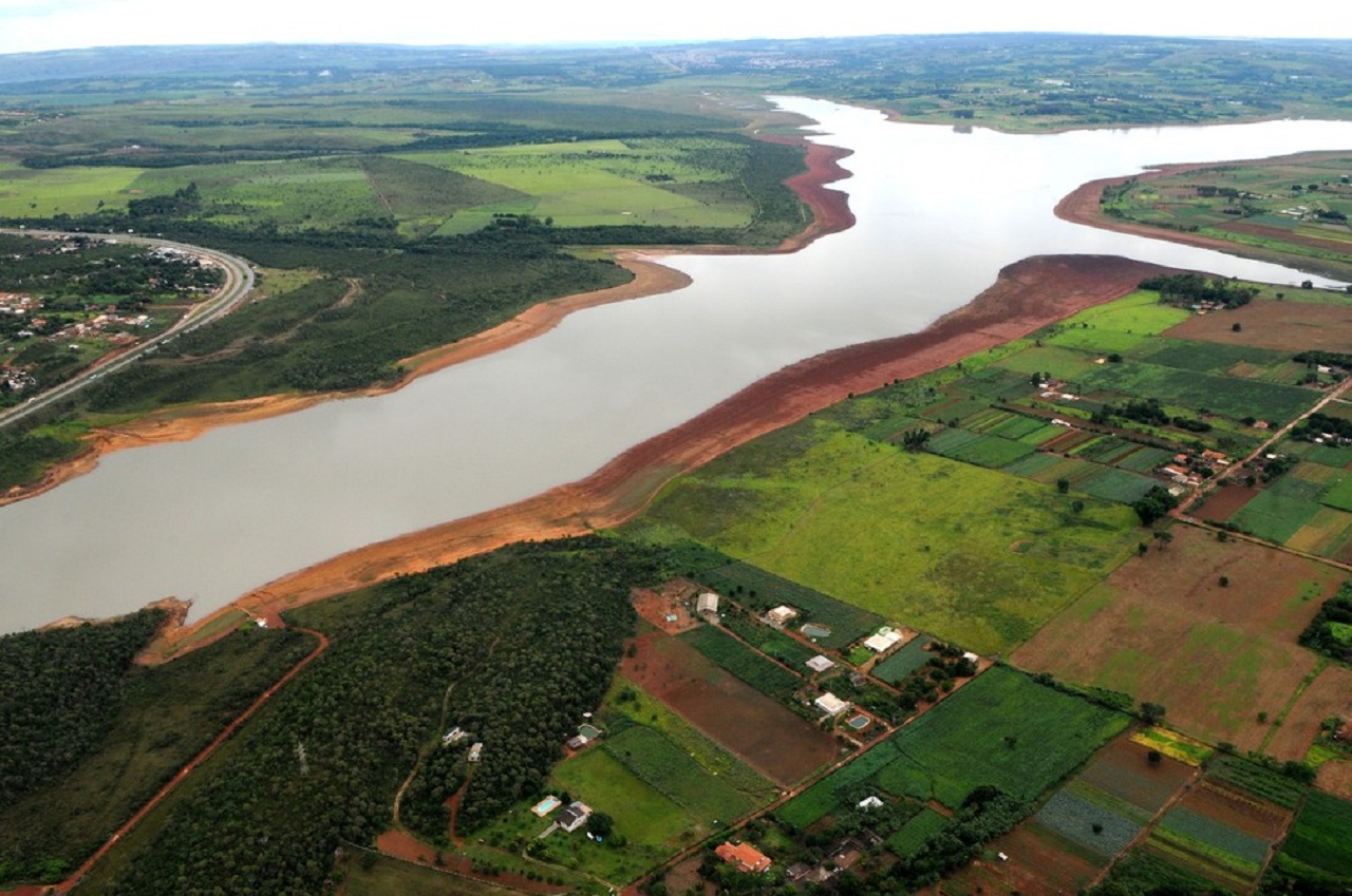 O rio que corre sob ameaça, mas ainda abastece a capital do Brasil: o rio Descoberto é responsável por 65% da água consumida no DF — e enfrenta pressão da expansão urbana 