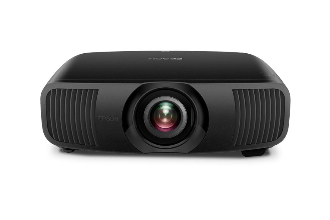 Entienda más sobre la propuesta de Epson en el Pro Cinema LS9000, que pretende atender tanto a cinéfilos como a gamers exigentes con su proyector.