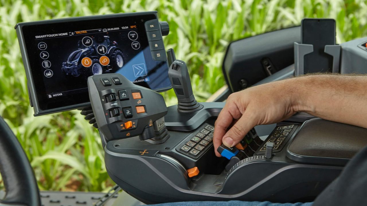 Interior del Tractor Serie S6 de Valtra