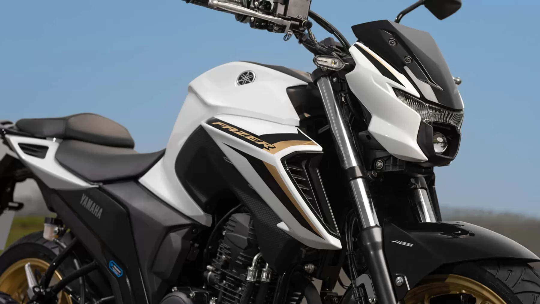 Ninguém comprava, mas agora não para de sair: a moto japonesa de 250 cc que faz 33 km/l e custa menos de R$ 17 mil no mercado de usados