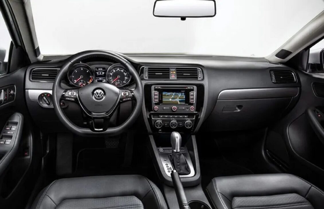 Por R$ 58 mil, Volkswagen Jetta Comfortline 1.4 TSI 2015: sedán turbo y más barato que un Chevrolet Onix RS 0 km