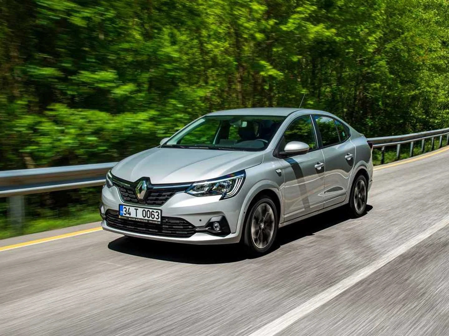 Carro da Renault sucessor do Logan no Brasil que tem consumo de 14,8 km/L, motor 1.0 turbo, câmbio CVT e porta-malas de 510 L pode chegar como opção mais barata em 2025. Conheça o Renault Taliant