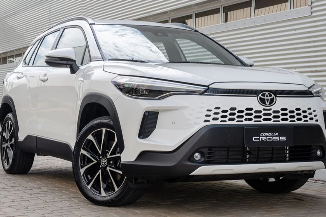 5 coches más económicos de 2025 ya superan 20 km/l en eficiencia, contrastando con la media nacional de modelos a combustión aún por debajo de 12 km/l