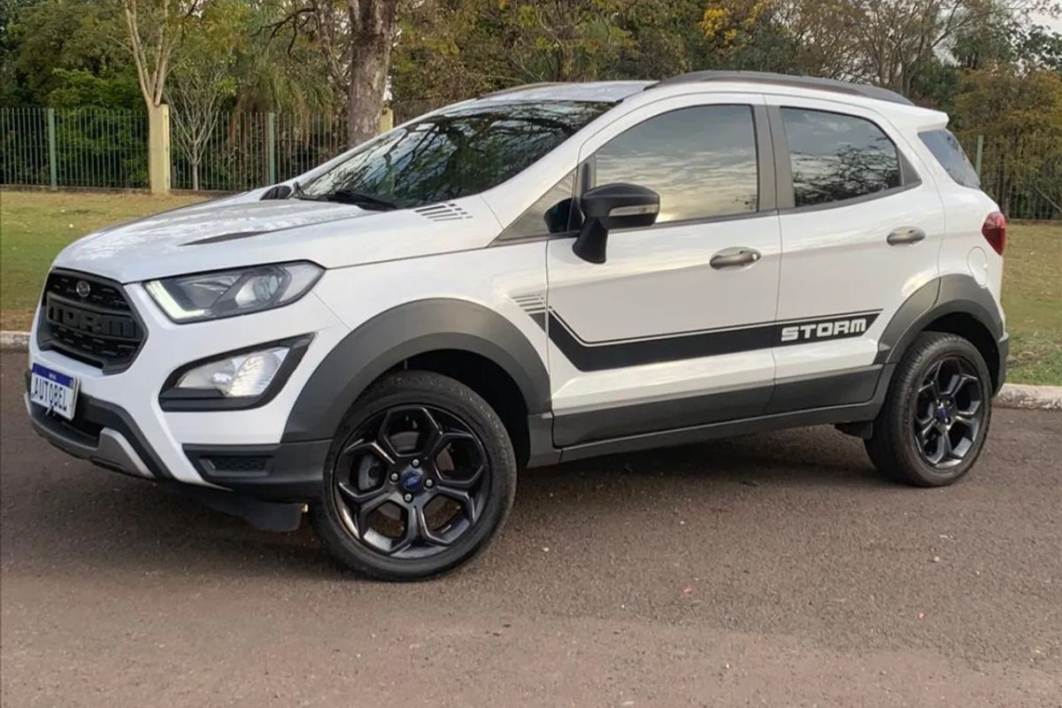 Carros usados desvalorizados entregam espaço, economia e até 4×4 por preços acessíveis em 2025