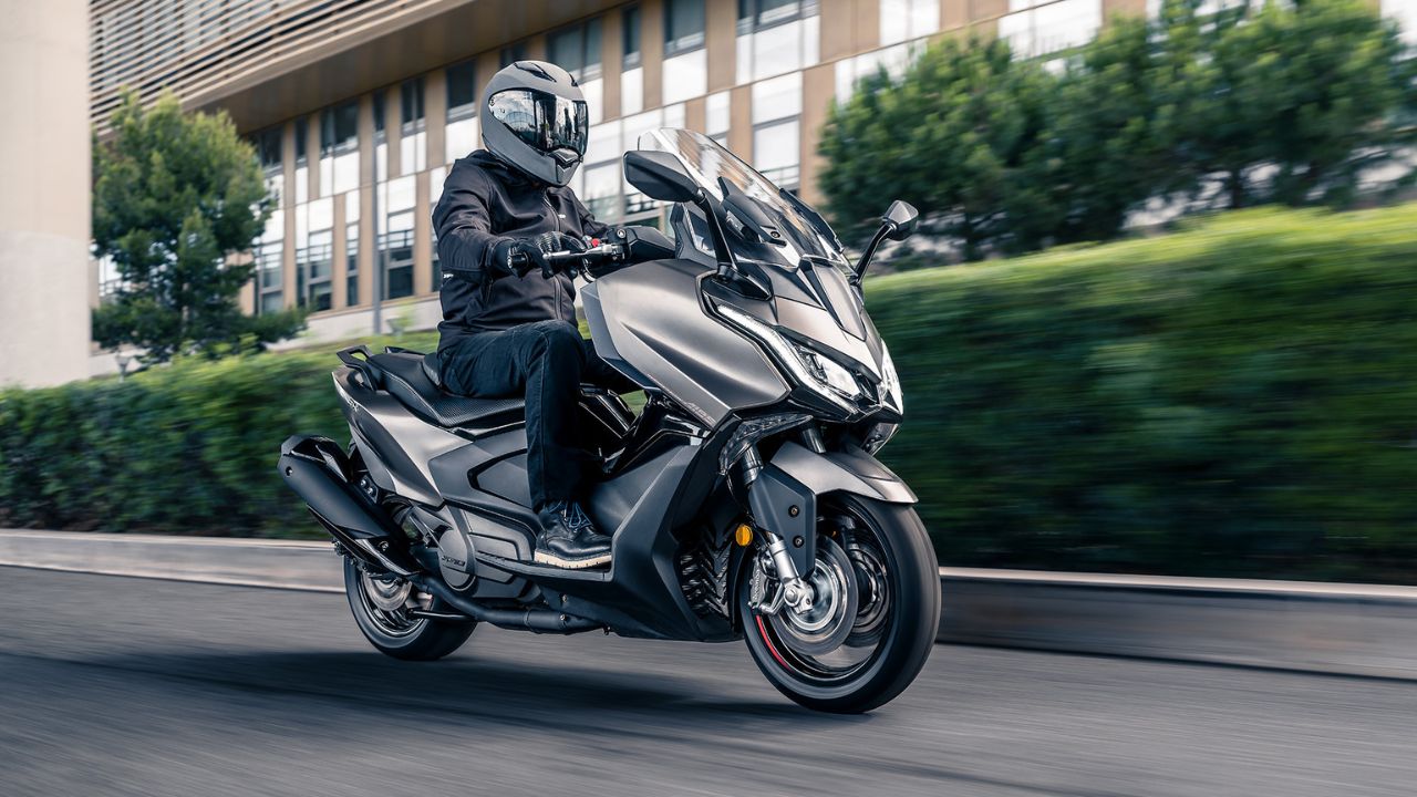 AK550 Premium, la maxi-scooter de Kymco 