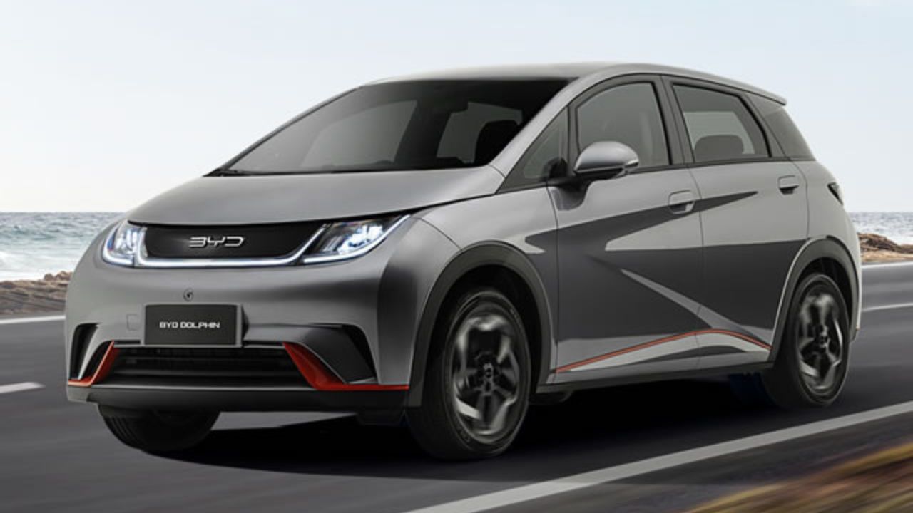 el BYD Dolphin EV combina diseño moderno con cámara 360° para maniobras seguras y precisas.