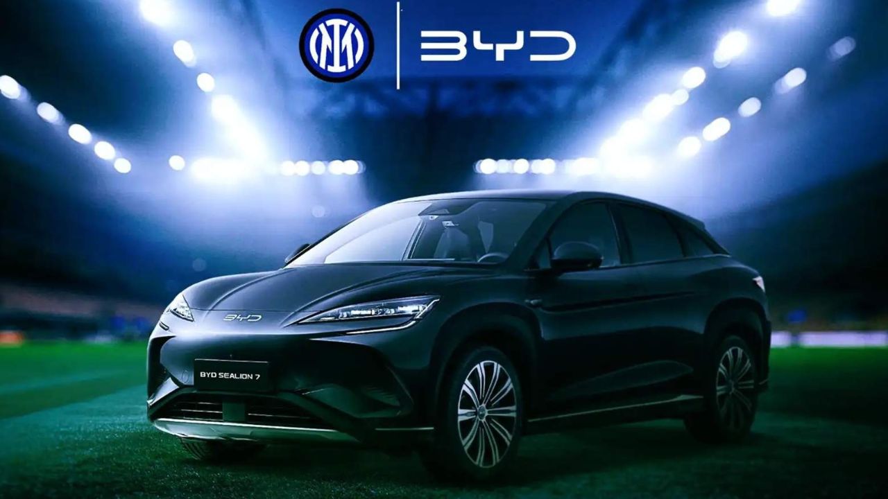 proporcionando vehículos eléctricos para jugadores y cuerpo técnico, e impulsando la movilidad sostenible en el fútbol europeo.