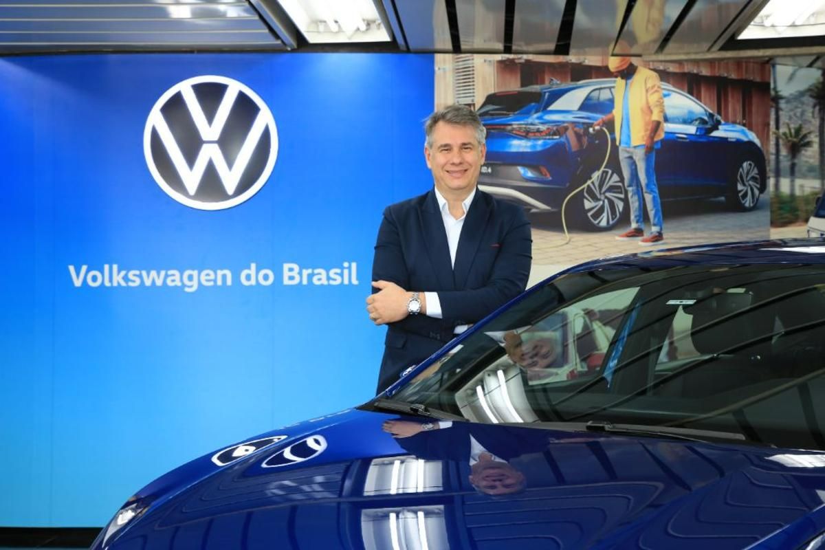 CEO da Volkswagen do Brasil diz que “produzir aqui é mais que vender carro” e confronta avanço chinês