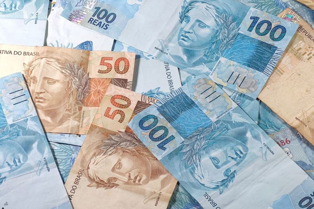 Carreras técnicas para trabajo remoto pagan hasta R$ 20 mil y exigen solo 6 meses de formación práctica