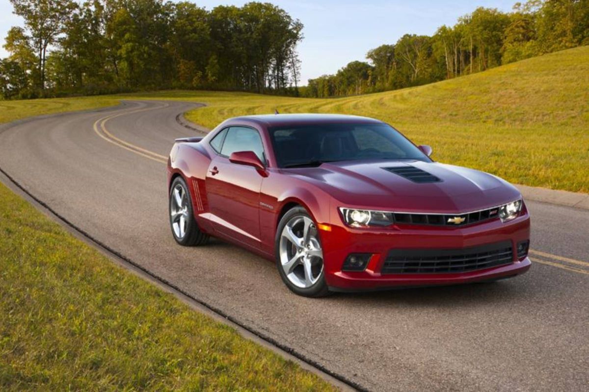 Muscle car Chevrolet Camaro SS 2014 chega a 250 km/h e mantém tração traseira para experiência de direção purista