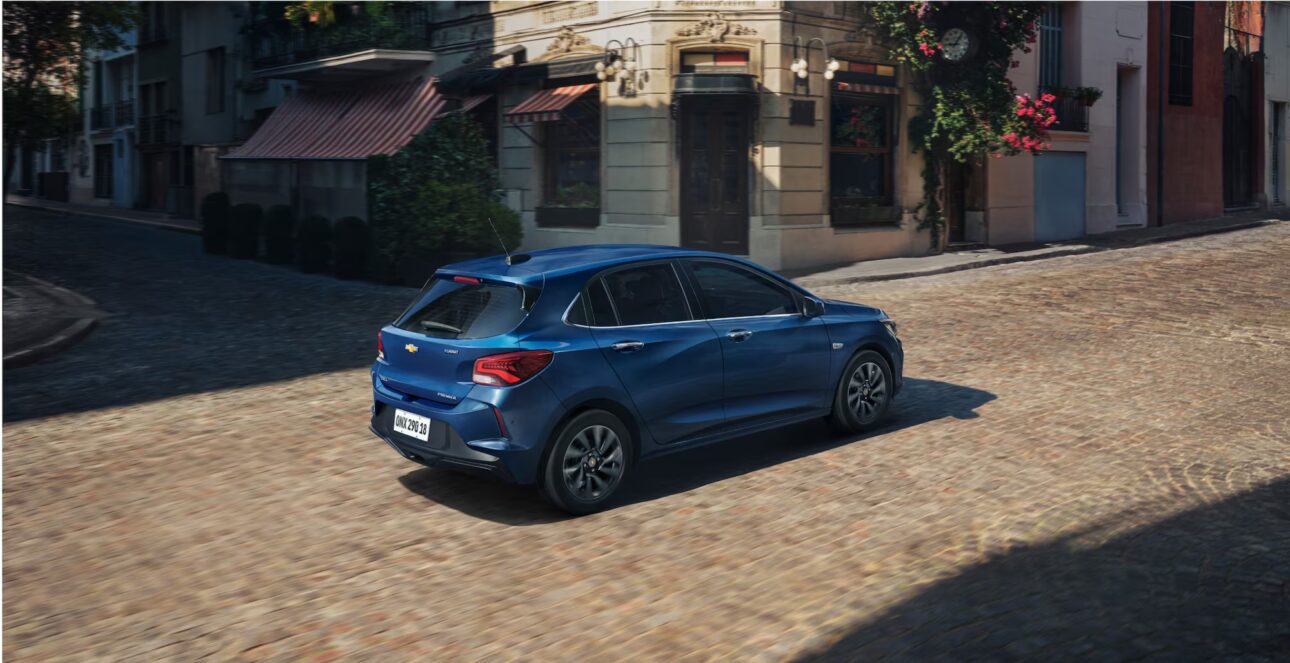 Consulta la ficha técnica, precio y todos los detalles del Chevrolet Onix Plus Premier 1.0 2026. El sedán más completo de la línea está listo para el mercado. 