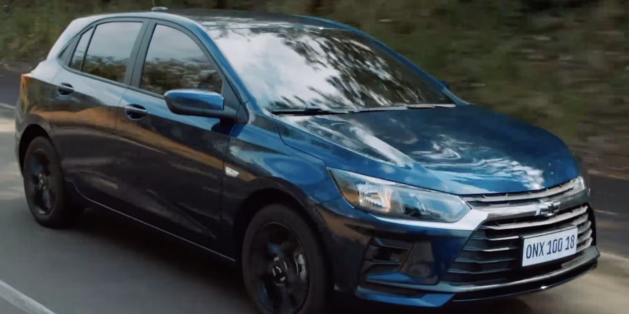 Consulta la ficha técnica, precio y todos los detalles del Chevrolet Onix Plus Premier 1.0 2026. El sedán más completo de la línea está listo para el mercado. 