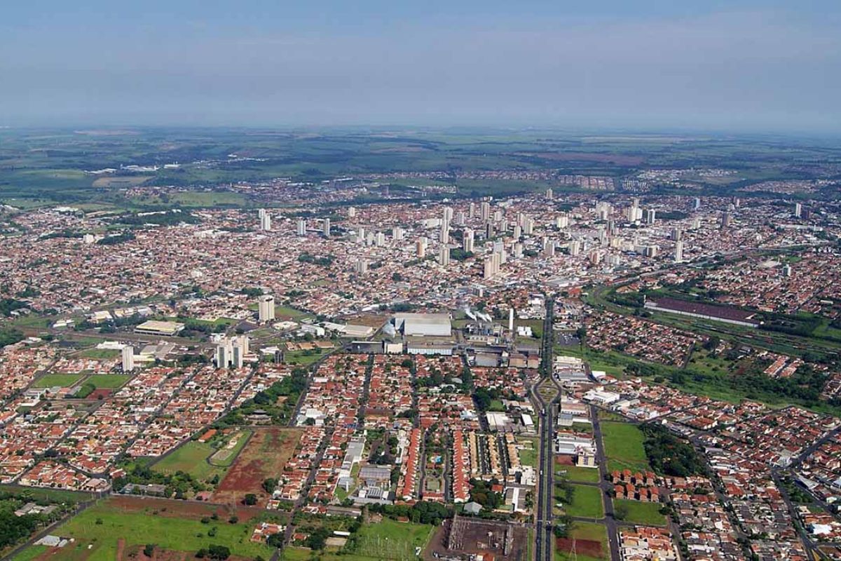 Polo industrial e cultural, Araraquara, a Morada do Sol, registra crescimento econômico com geração de empregos em logística, comércio e agroindústria