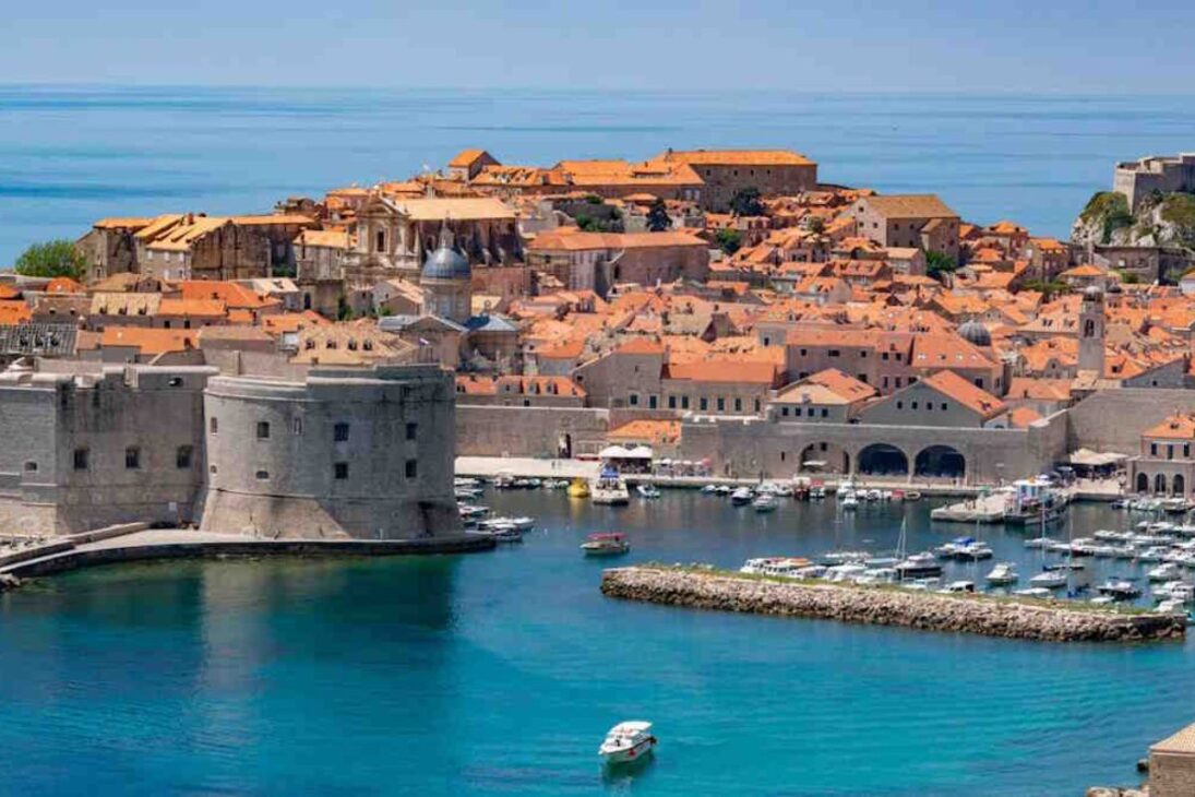Ciudad croata con murallas medievales y playas cristalinas puede ser la próxima sensación entre brasileños