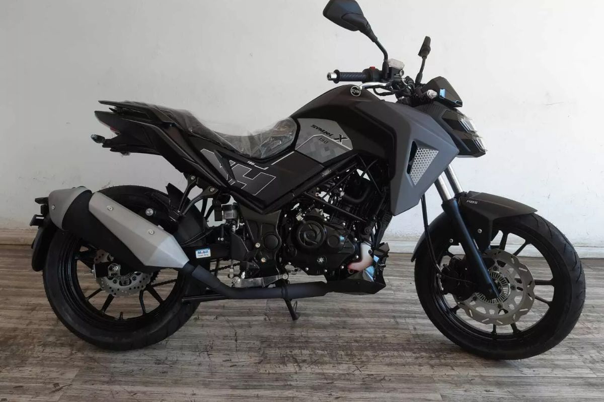 Moto com farol full LED e painel digital custa R$ 19.990, mas não mostra o nome da fabricante brasileira