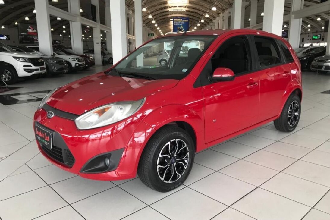 Ford Fiesta tiene 3 versiones que van de R$ 32 mil a R$ 58 mil y recorren hasta 15,3 km/l con gasolina en el mercado de usados