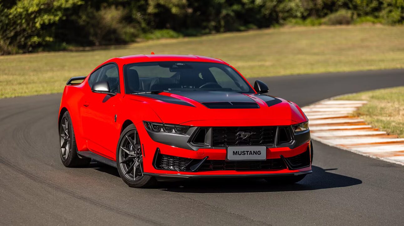 El Ford Mustang 2026, más potente que nunca, llega a Brasil con su motor Coyote 5.0 V8 aspirado de 507 cv. Conoce todo sobre el ícono.