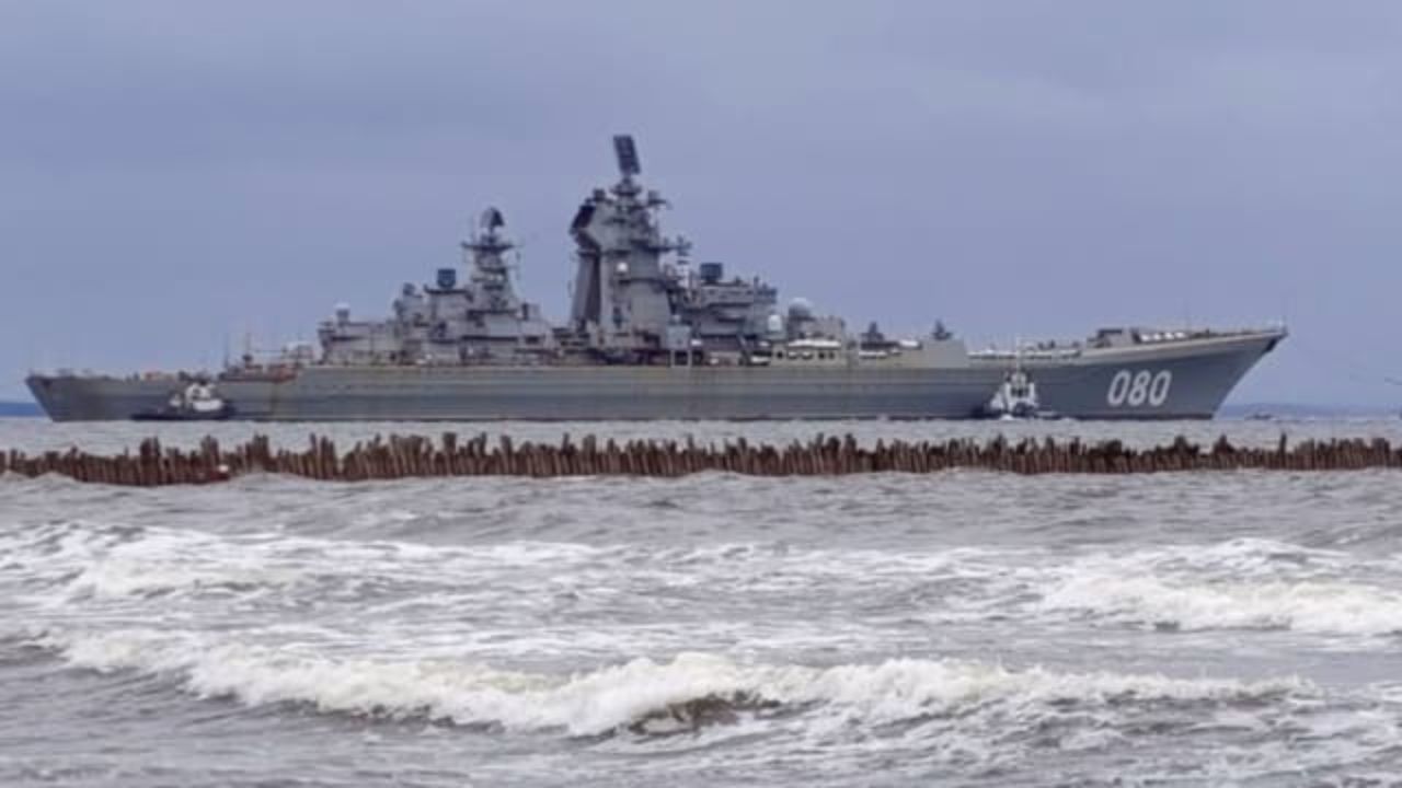 Gigante da Guerra Fria com 174 mísseis, cruzador nuclear russo retorna para superar navios dos EUA e China
