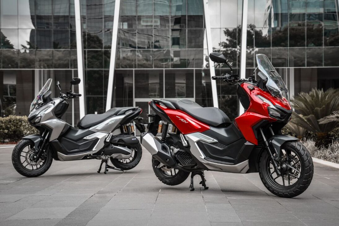 Honda ADV 160 2025 roda 40 km/l e custa R$ 24.534, mas promete superar Yamaha NMax 160 e PCX no mercado urbano brasileiro