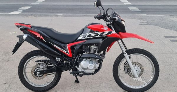 Na faixa dos R$ 19 mil, Honda Bros 160 2021 chega a 40 km/L, encara estrada de terra e cidade sem esforço — moto versátil no mercado de usadas