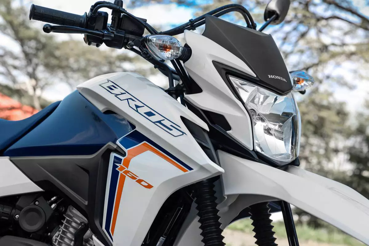 Custando R$ 20 mil — menos que um notebook gamer premium — Honda Bros 160 2024 faz até 40 km/L e roda mais de 500 km com um tanque