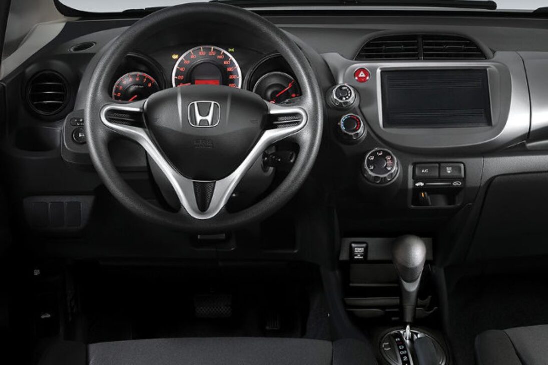 Honda Fit EXL 2014 usado trae motor 1.5 de 116 cv y caja CVT con simulación de 7 marchas por precio de compacto básico