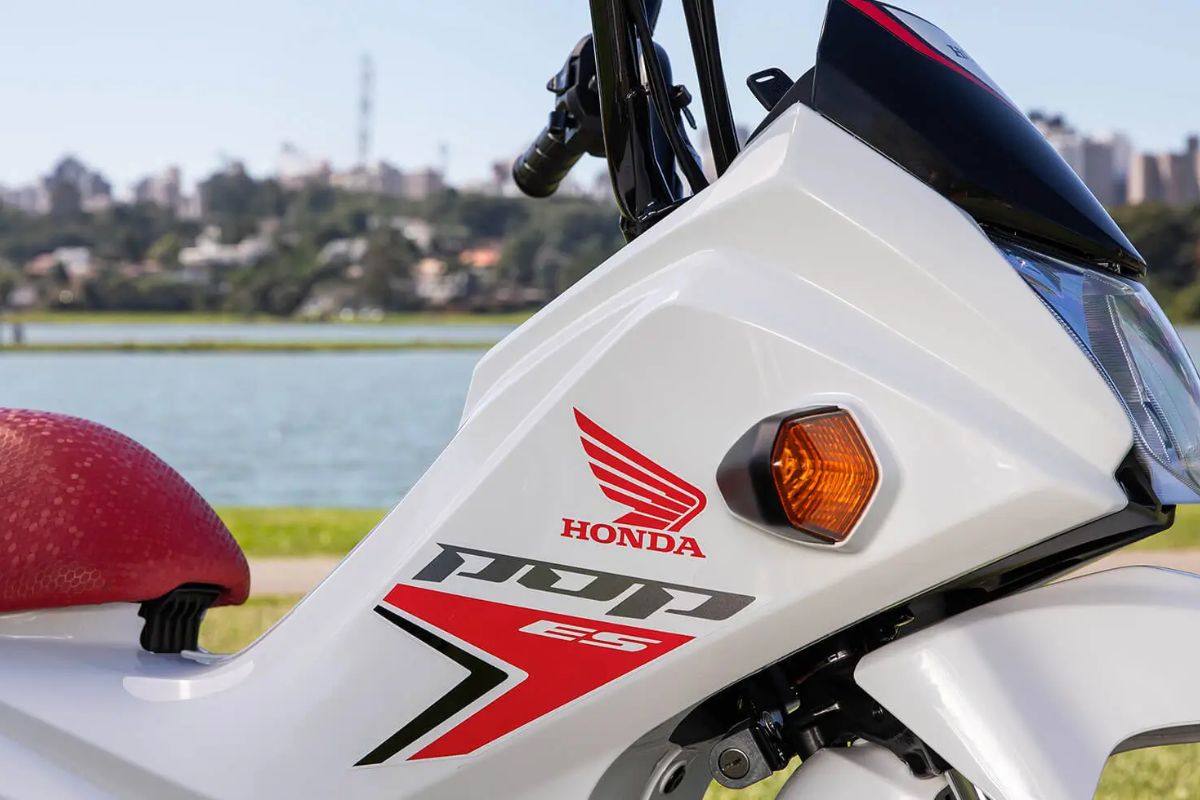 Pop 110i ES 2026 mantém status de “moto queridinha”: 49,1 km/l, tanque de 4,2 litros e garantia de economia para uso profissional