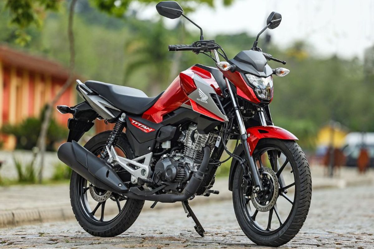 Honda apresenta duas novas versões da CG e atualiza Titan 2025 com freios ABS, painel digital moderno e entrada USB-C integrada