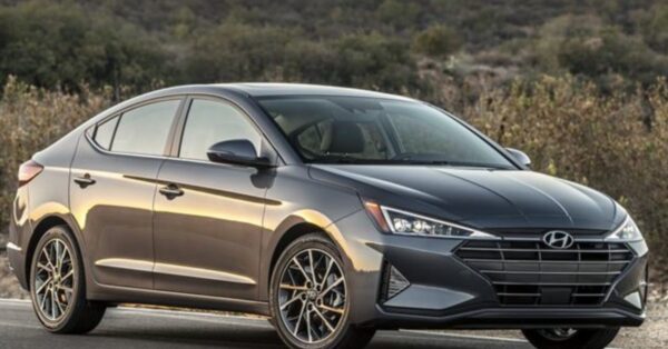 Por até R$ 70 mil, sedã da Hyundai usado de 2019 entrega motor 2.0, pacote completo e conforto de carro premium