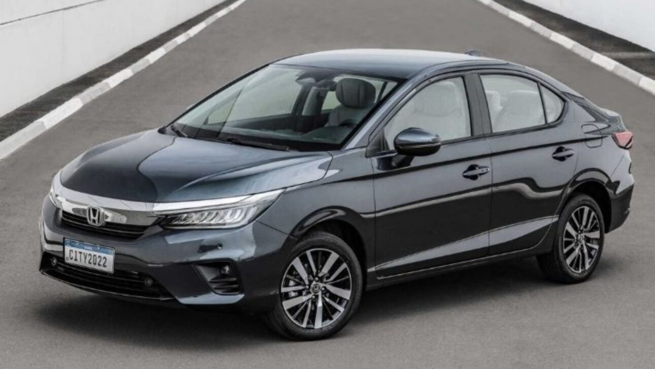 Honda City EXL figura entre los coches seminovos con amplio maletero, excelente consumo y valorización garantizada en la reventa. (Imagen: divulgação)
